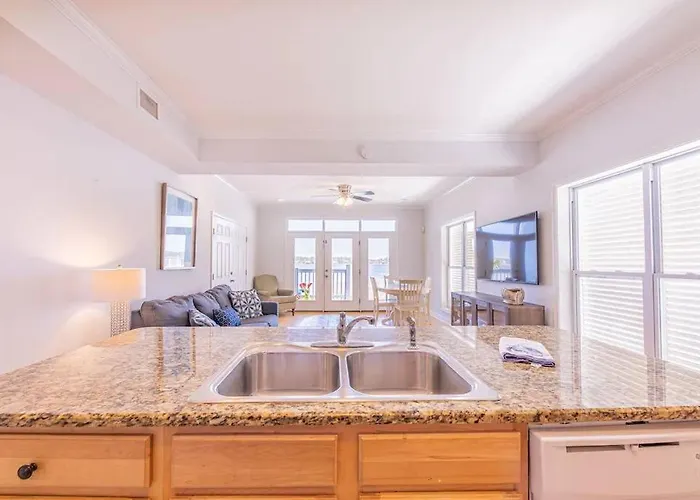 Sandy Fox- Walk To Beach, Private Pool, Sleeps 26 *