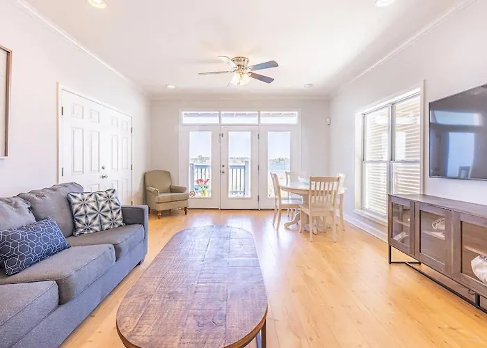 Sandy Fox- Walk To Beach, Private Pool, Sleeps 26
